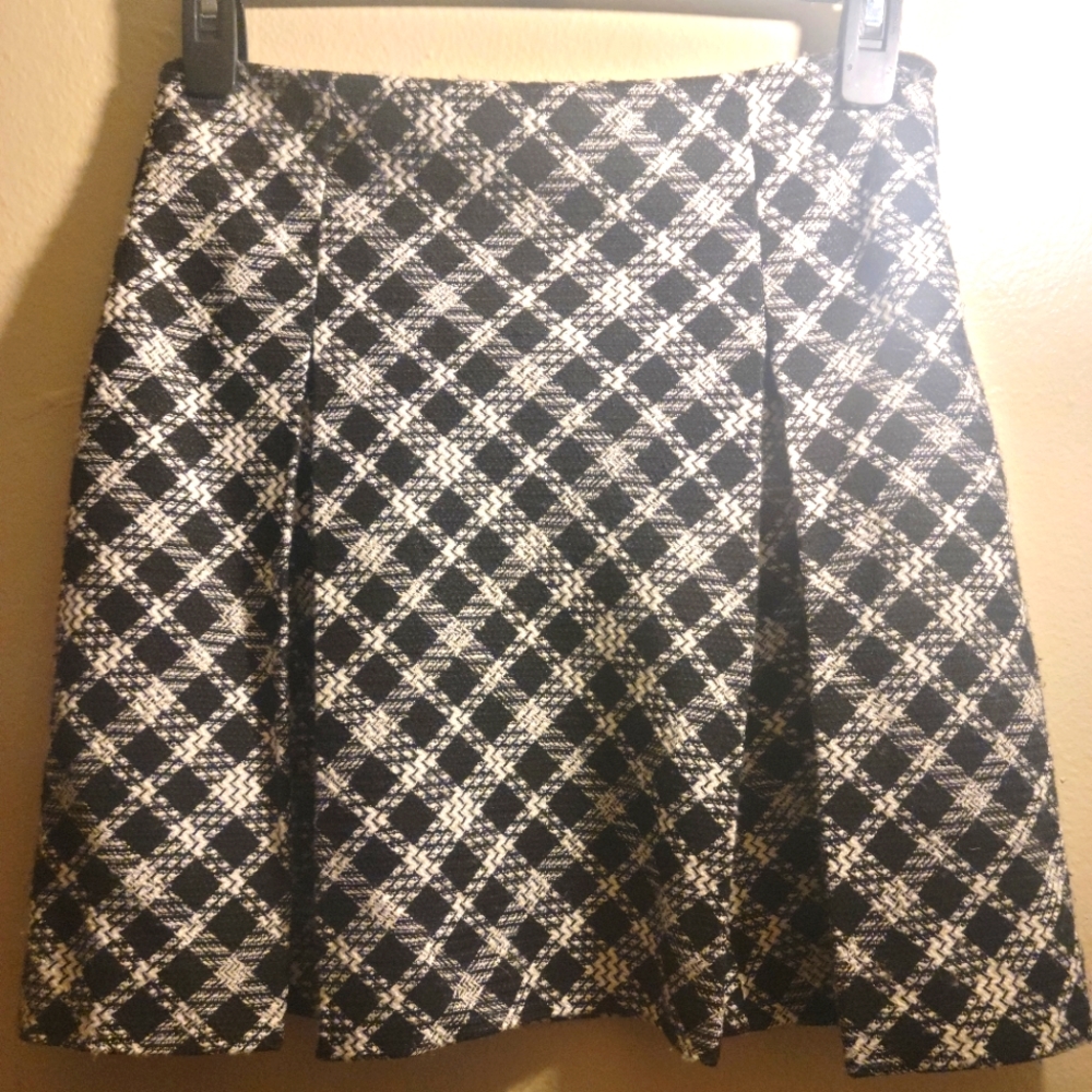Karl Lagerfeld Paris  Black/White Plaid Pleated Skirt Size 6